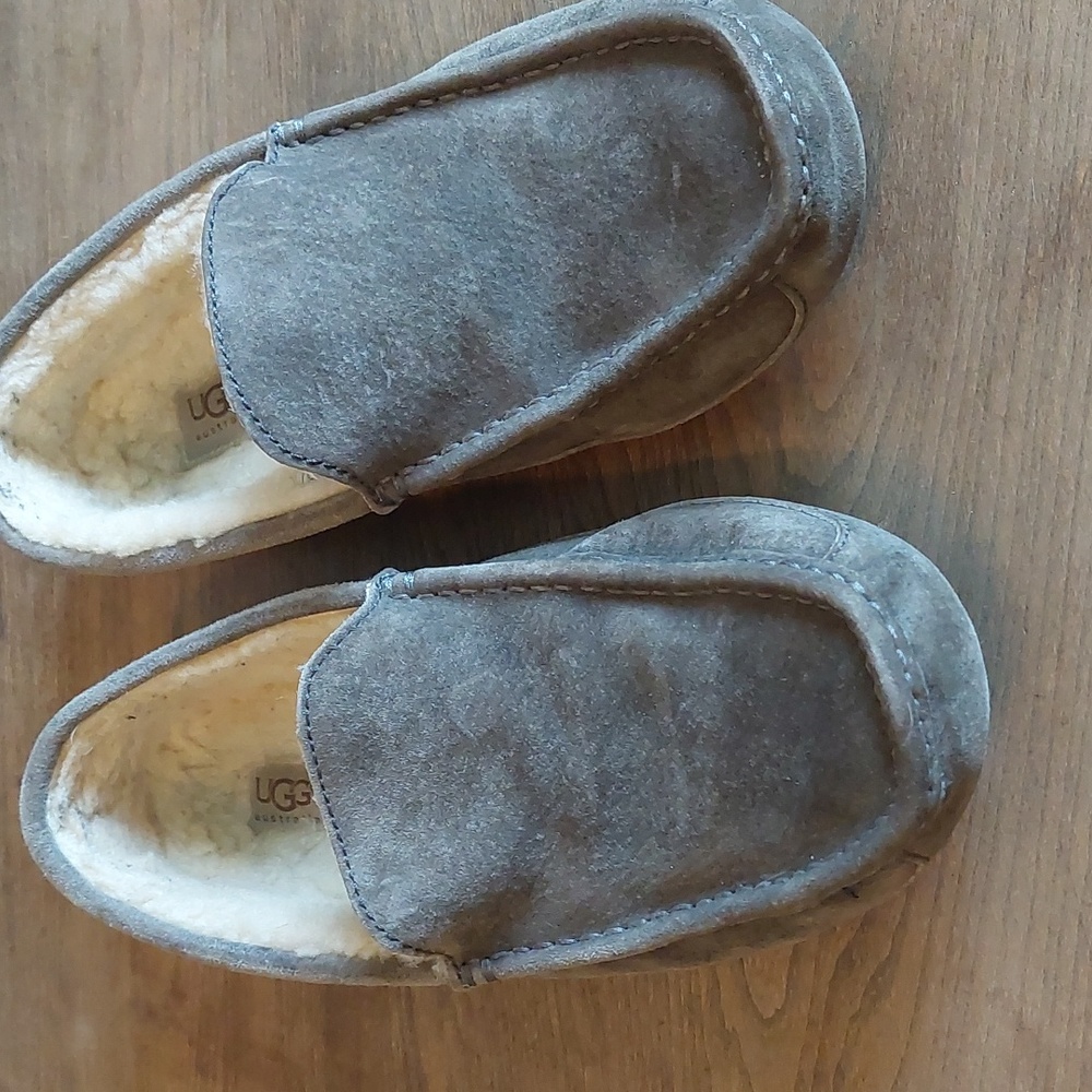 UGG Slippers - Picture 2 of 15